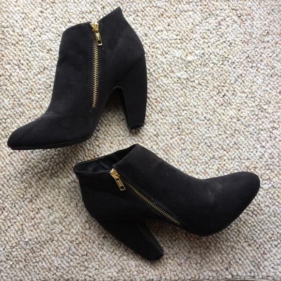 Mossimo Black Suede Bootie - Size 8 - Picture 1 of 6
